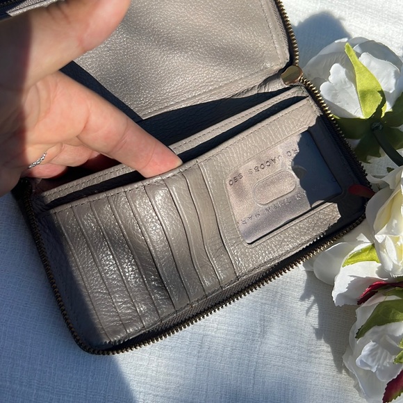 MARC by MARC JACOBS Classic Wallet. Color :MUSHROOM - Picture 3 of 17